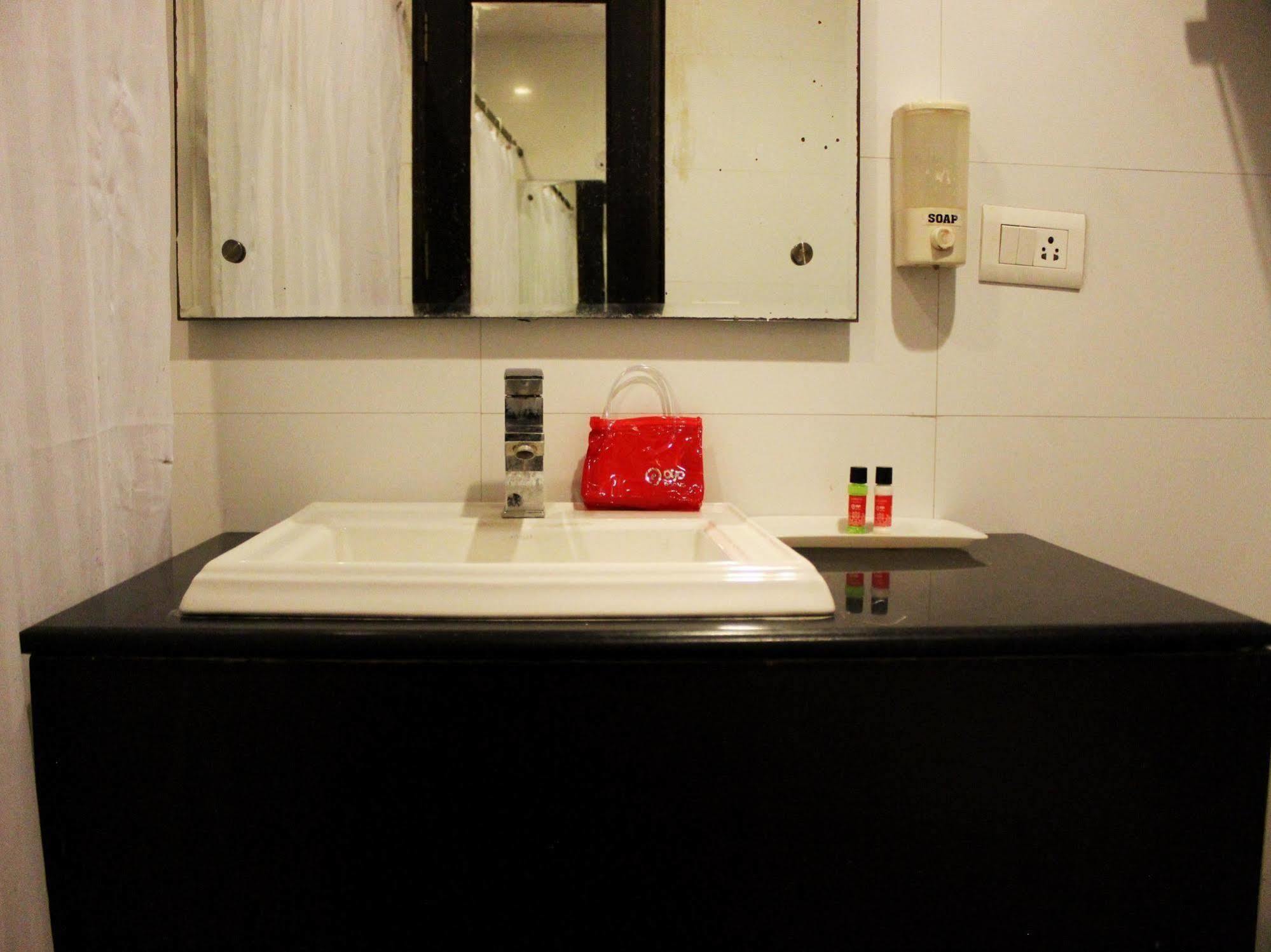 Hotel Siam International Delhi  Eksteriør billede